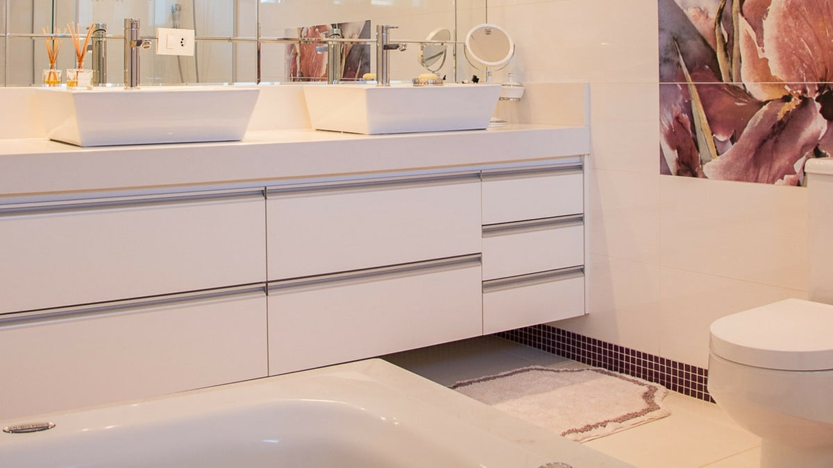 The Zero Waste Home: 11 Alternatives for Bathroom Essentials
