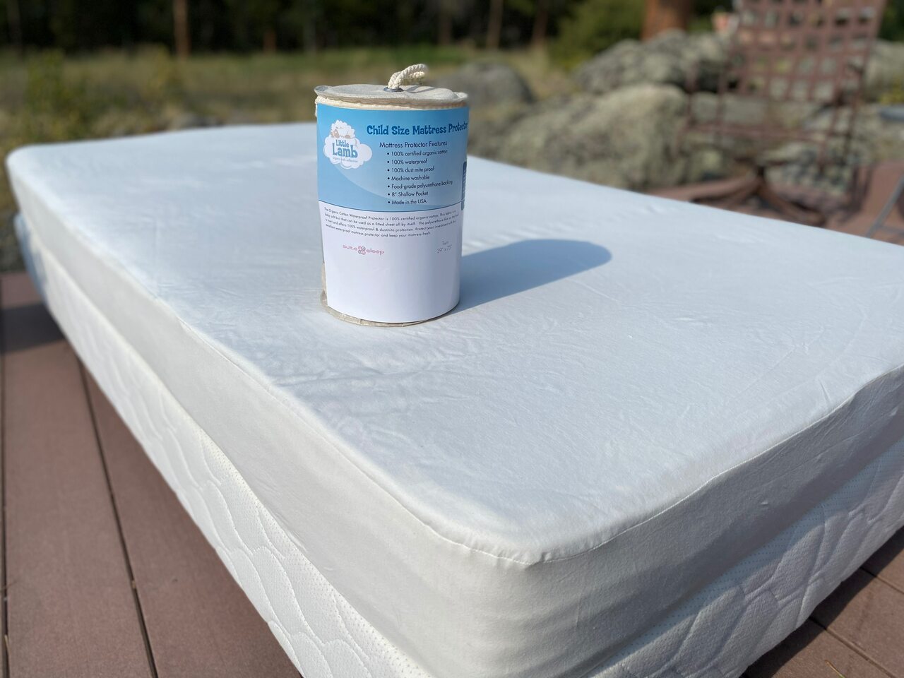 https://buymeonce.com/cdn/shop/products/ll-waterproof-mattress-protector-on-bed__58760.1597989620.jpg?v=1627674860